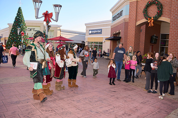 Outlets-(11-19-23)-0114